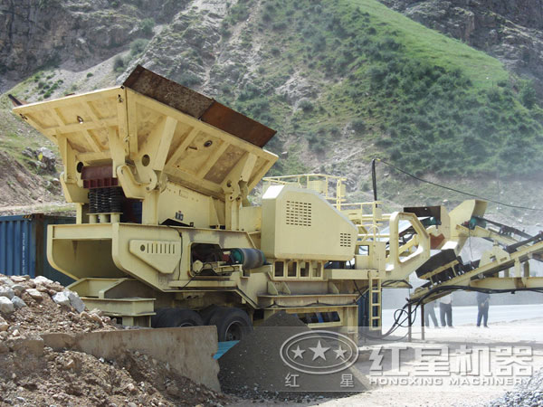 移動(dòng)式制砂機(jī)生產(chǎn)現(xiàn)場 移動(dòng)式制砂機(jī)生產(chǎn)現(xiàn)場