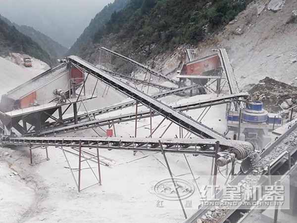 傳統(tǒng)機制砂現(xiàn)場 傳統(tǒng)機制砂現(xiàn)場