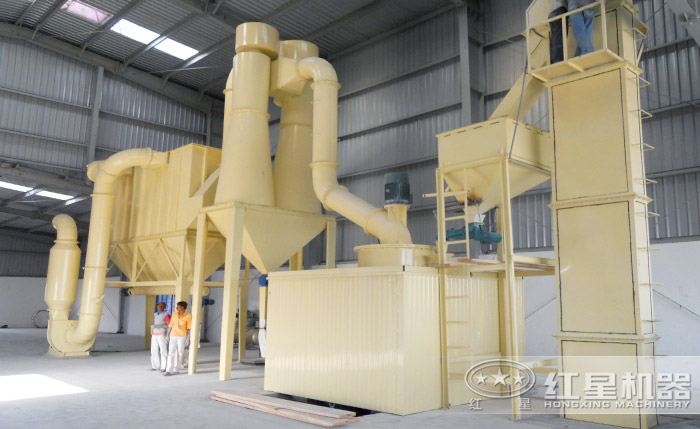 高嶺土磨粉現(xiàn)場 高嶺土磨粉現(xiàn)場