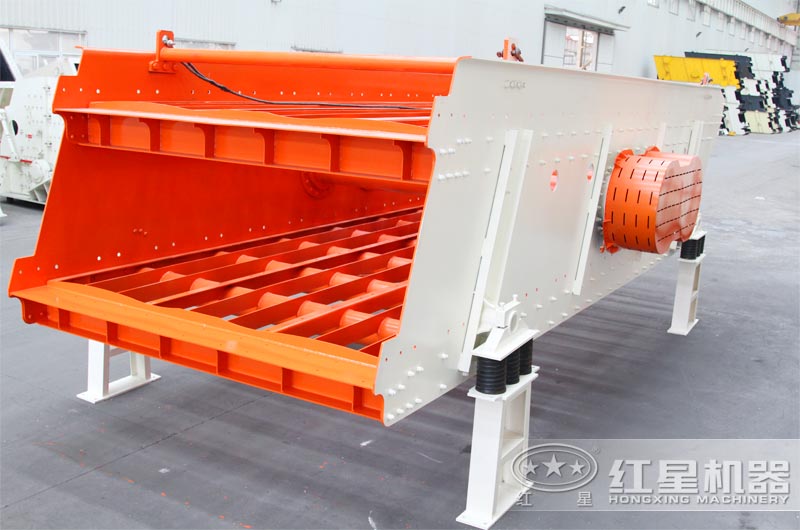 振動(dòng)篩制造廠家就找河南紅星，固定式、移動(dòng)式都有