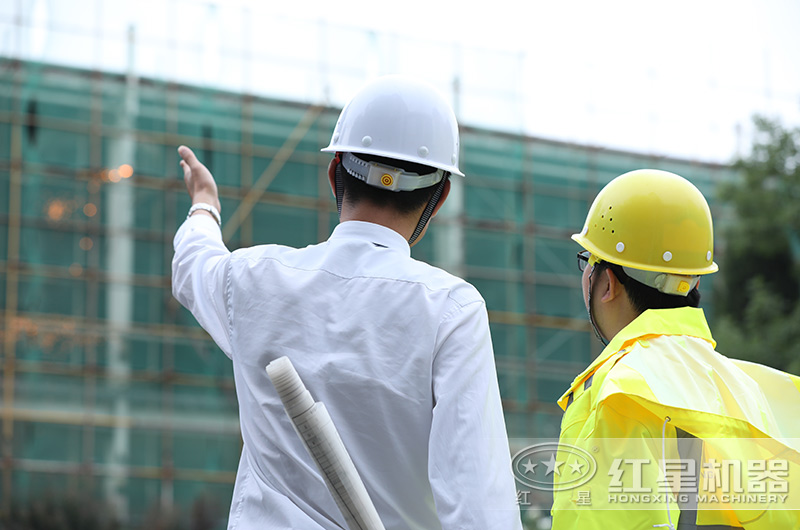 紅星技術工程師在與客戶實地考察施工現(xiàn)場討論方案 紅星技術工程師在與客戶實地考察施工現(xiàn)場討論方案