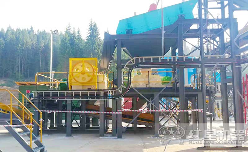 輥壓制砂機(jī)現(xiàn)場(chǎng)實(shí)拍 輥壓制砂機(jī)現(xiàn)場(chǎng)實(shí)拍