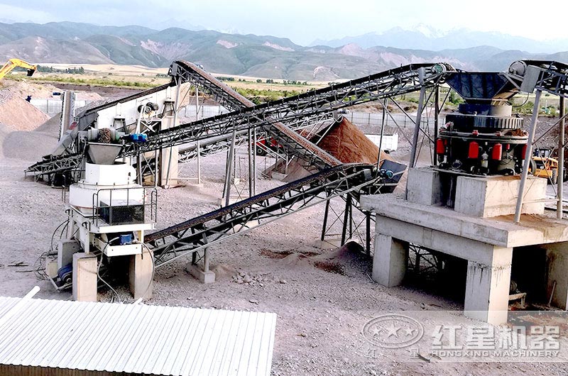 花崗巖生產(chǎn)線現(xiàn)場，圓錐破和制砂機