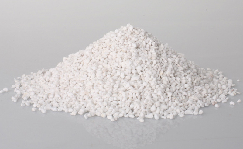 珍珠巖粉碎后有哪些用途？需要哪些設(shè)備？