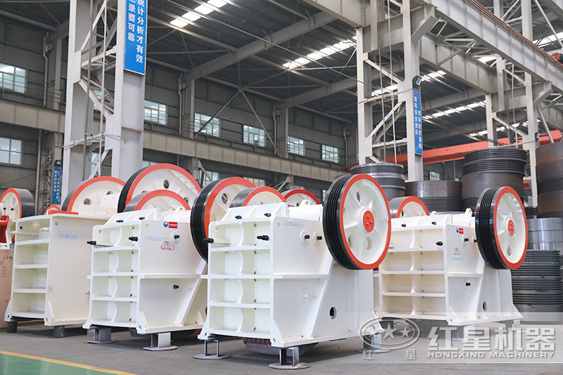 細(xì)顎式破碎機車間展示