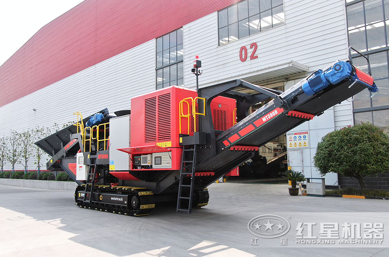 履帶式移動(dòng)礦石破碎機(jī)?圖片