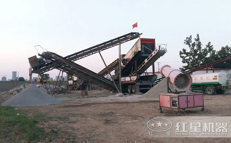 移動(dòng)制砂機(jī)作業(yè)現(xiàn)場 移動(dòng)制砂機(jī)作業(yè)現(xiàn)場