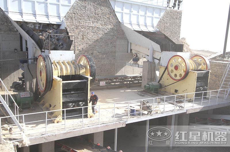 912顎式破石機(jī)產(chǎn)量是多少？一臺(tái)價(jià)格多少錢？